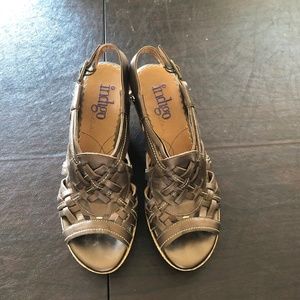Indigo by Clarks - size 8.5 Med Bronze Gull Pond Sandals